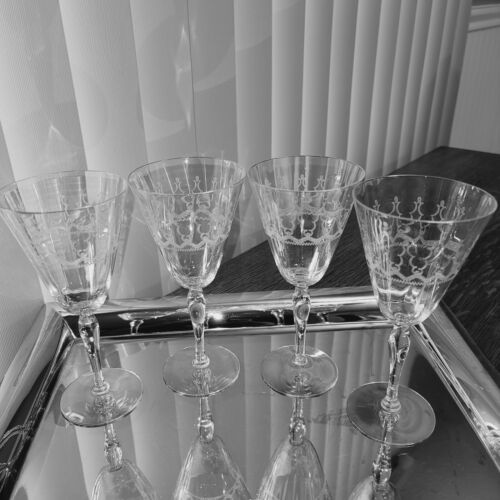 Beautiful Set Of Four Vintage Etched Crystal Wine Glasses 8 Oz